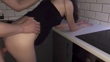 Nice girl fuck well in the kitchen