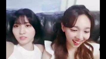 TWICE - Nayeon eating her delicious buns