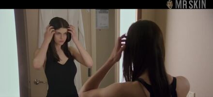 Even Alexandra Daddario is self-conscious about being out titted by Kate Upton