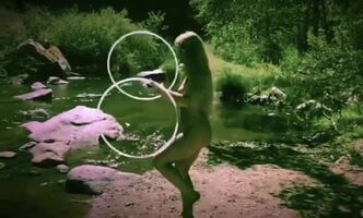 Hula hooping naked by the river 🍑🌊⛰