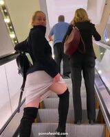 Flashing on the escalator amateur