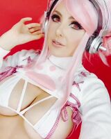 Need a bud that can RP as Jessica Nigri/feed me pics and help me cum