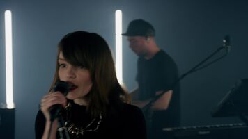 I'd love to cum on Lauren Mayberry's cute face