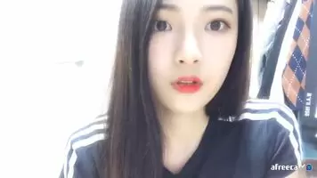 Somu showing her thighs