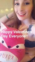 I need a sexy Valentine, how about you? ;) Check out my FREE story, LRFsnaps, or treat yourself to an honest cock - I’ll tell you what I love about your cock and what I’d love to do with it 😘