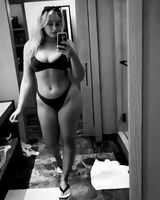 Curvy Iskra Lawrence Turns Around and Show THe Booty