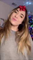 i'm sure that a lot of people aren't online today, so if you see this, merry christmas !!!! i made this video so you could unwrap me virtually 🎄❤ i hope i make your day merrier (;