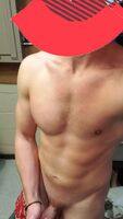 Does anyone like fucking a hung muscle bottom? 😉