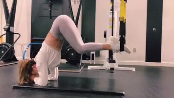 Stefanie Knight's abs routine