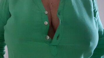 Bathroom Titty drop in my green shirt 👍 xx 54yo 🇦🇺