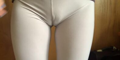When I don't ware panties these leggings give me insane camel toe! What do you think? 💕🌸💋💦 kik.sc xreginamills98