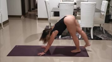 Vane Yoga - Black Leotard